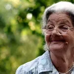 Cosa regalare alla nonna per i 90 anni: spunti creativi