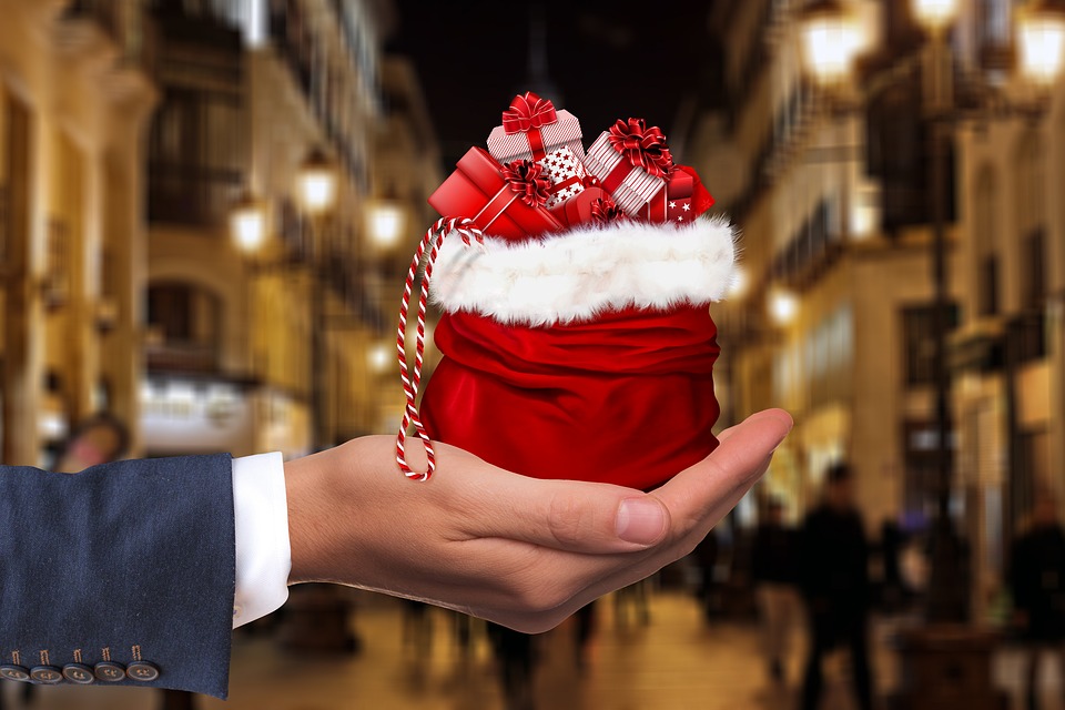 Cosa regalare al marito per Natale: 3 idee basic e low cost