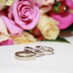 Cosa si regala ai 50 anni di matrimonio? Idee romantiche e nostalgiche